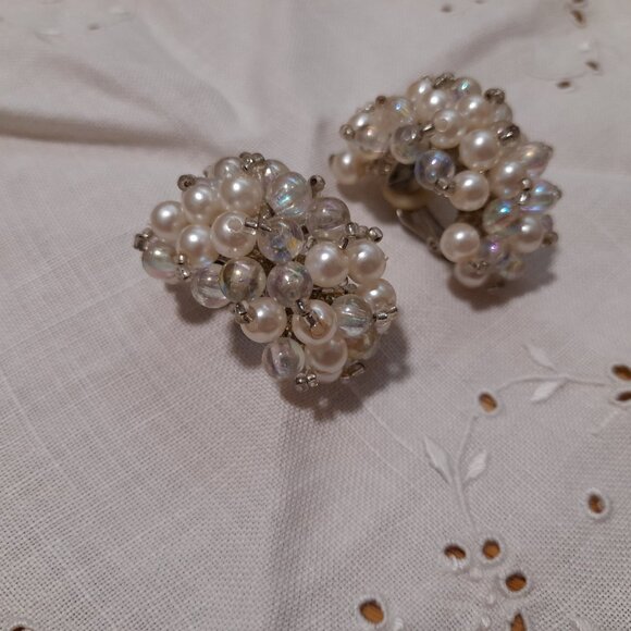 Vintage Earrings Faux Pearls Iridescent Bead Clusters Clip On Large Statement We - Picture 2 of 11